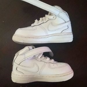 White Nike Size 7C